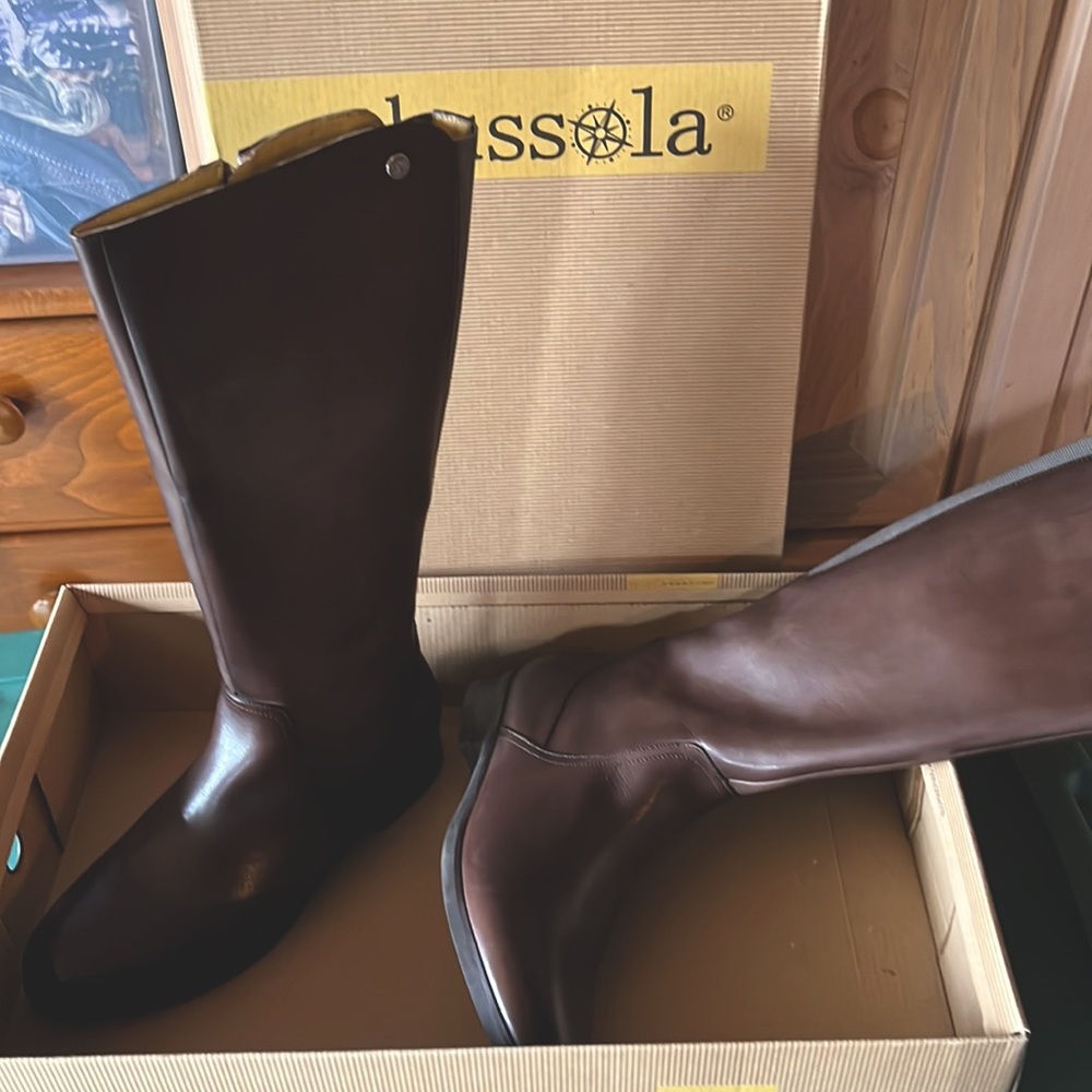 New in box Bussola Mid Calf Brown Leather Boots EU Size 40 (same as 9)